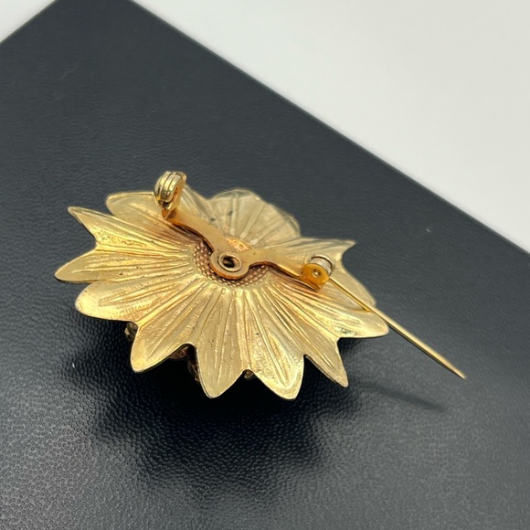 Gold tone blue rhinestone faux pearl flower brooch pin vintage - Picture 12 of 13